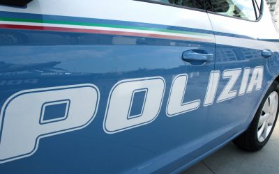 Români, prinși în Italia: Furt de parfumuri de mii de euro la aeroportul din Pisa