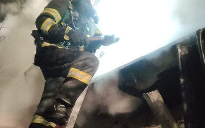 Incendiu uriaș la Galați: Pompierii au găsit o victimă, misiunea continuă în forță