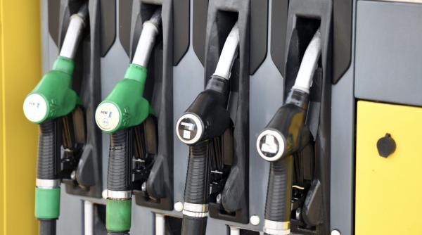 Petrolul, în scădere: Scade consumul, Iranul revine la negocieri