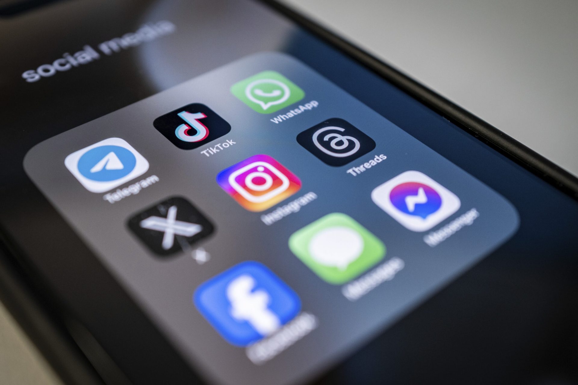 Flandra bagă restricții drastice: Copii sub 13 ani, interziși pe rețelele sociale