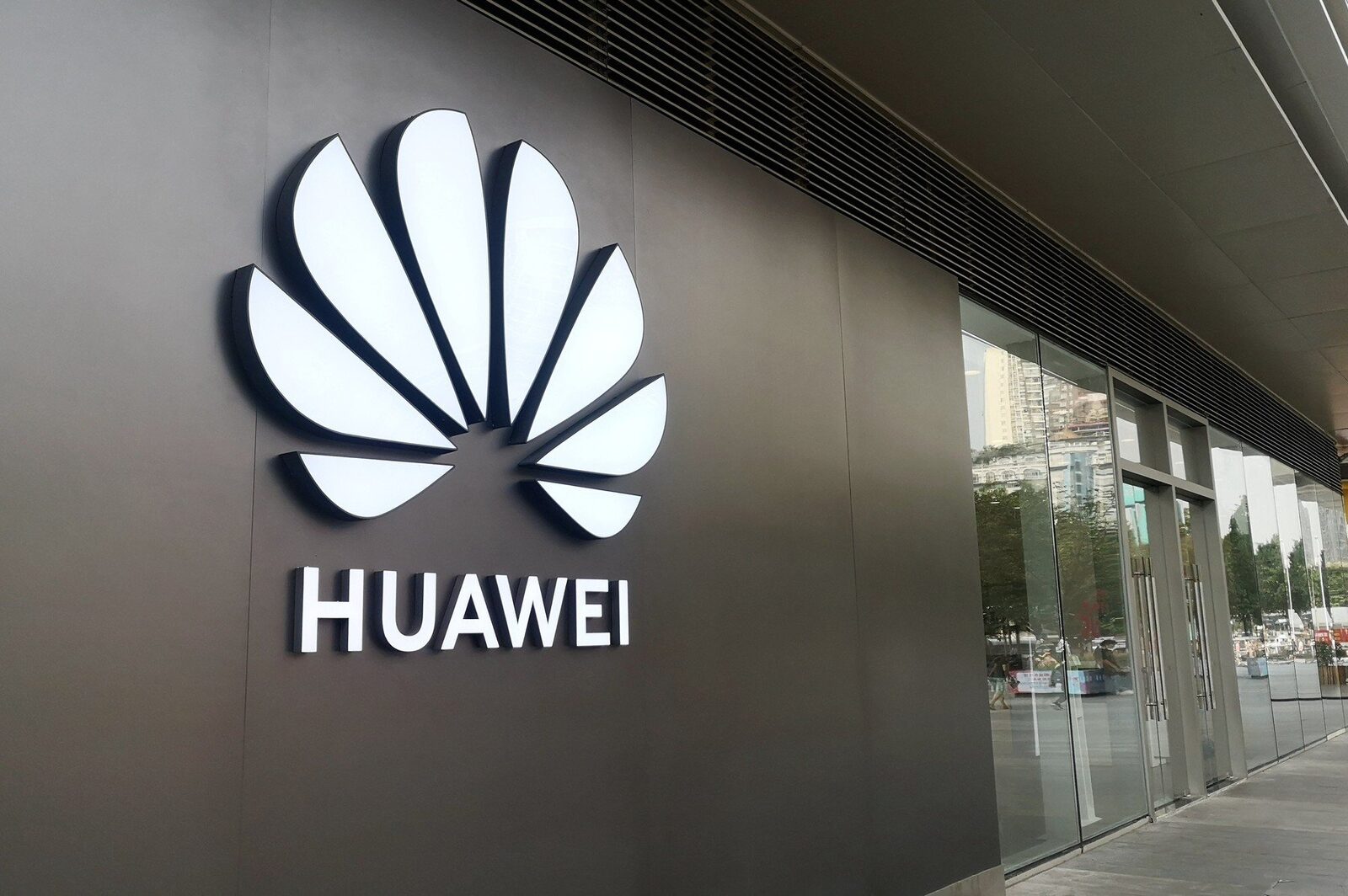 Huawei Pura X Max învinge Apple și Samsung: Imagini în premieră!