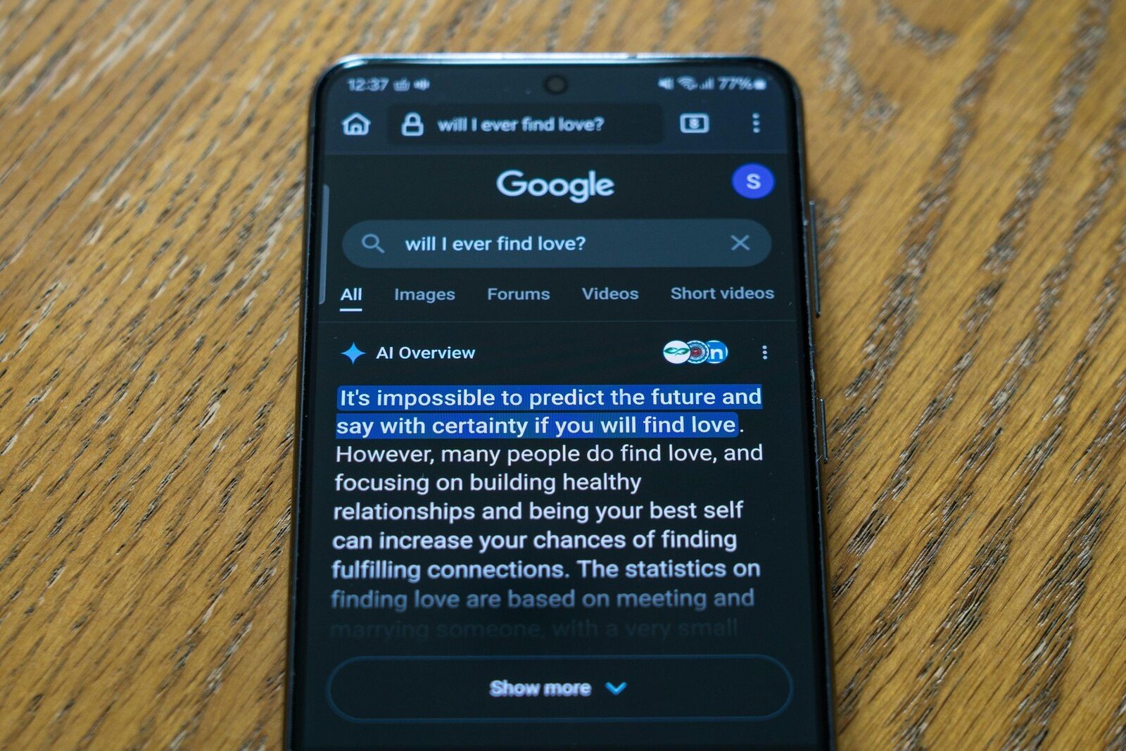 Google se confruntă cu critici privind acuratețea funcției AI Overviews, deși aceasta înregistrează îmbunătățiri, dezvăluie un studiu recent Noile rezultate ale testelor efectuate sugerează că motorul de căutare Google, cu funcția sa bazată pe inteligența artificială (AI) AI Overviews, afișează în continuare milioane de informații eronate zilnic, chiar dacă performanța sa a crescut