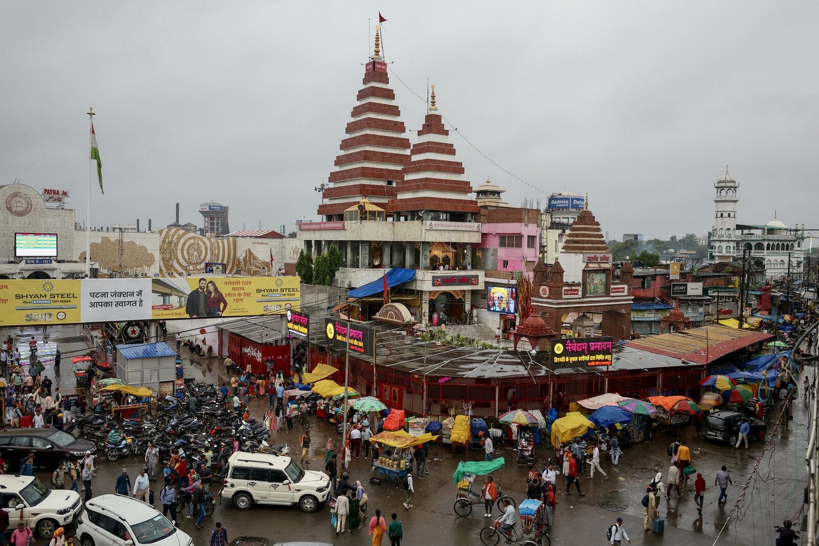India: Parlamentul se dublează și oferă un loc din trei femeilor