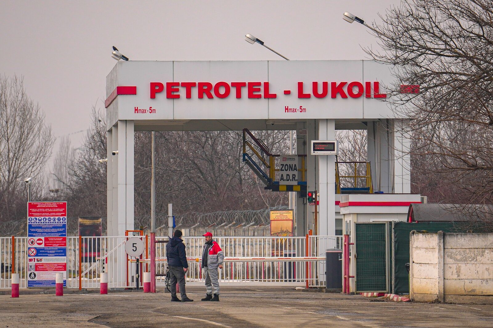 Petrotel Lukoil repornește: Benzina cea mai ieftină, promite compania