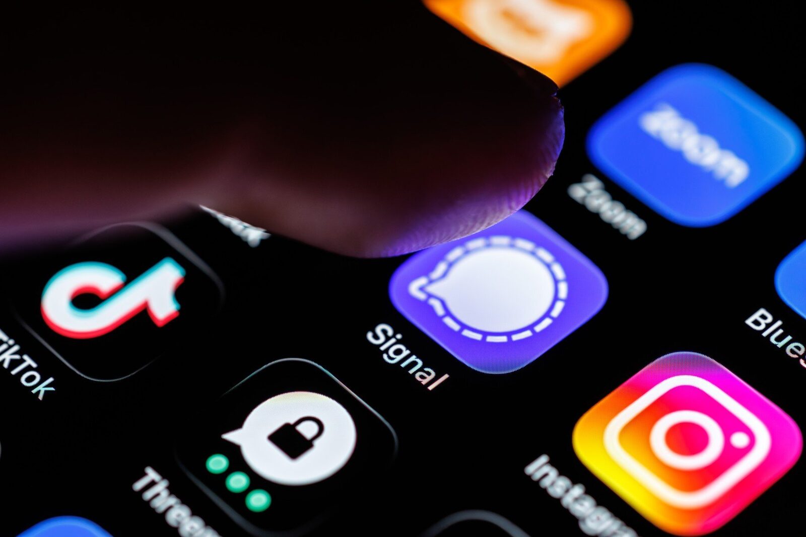 FBI a spart Signal. Mesaje șterse, salvate pe iPhone: Ce ascundea suspectul?