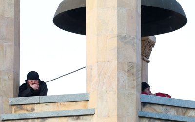 Clopotul s-a prăbușit peste clopotar în Bacău: Acesta e în comă