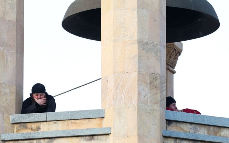 Clopotul s-a prăbușit peste clopotar în Bacău: Acesta e în comă