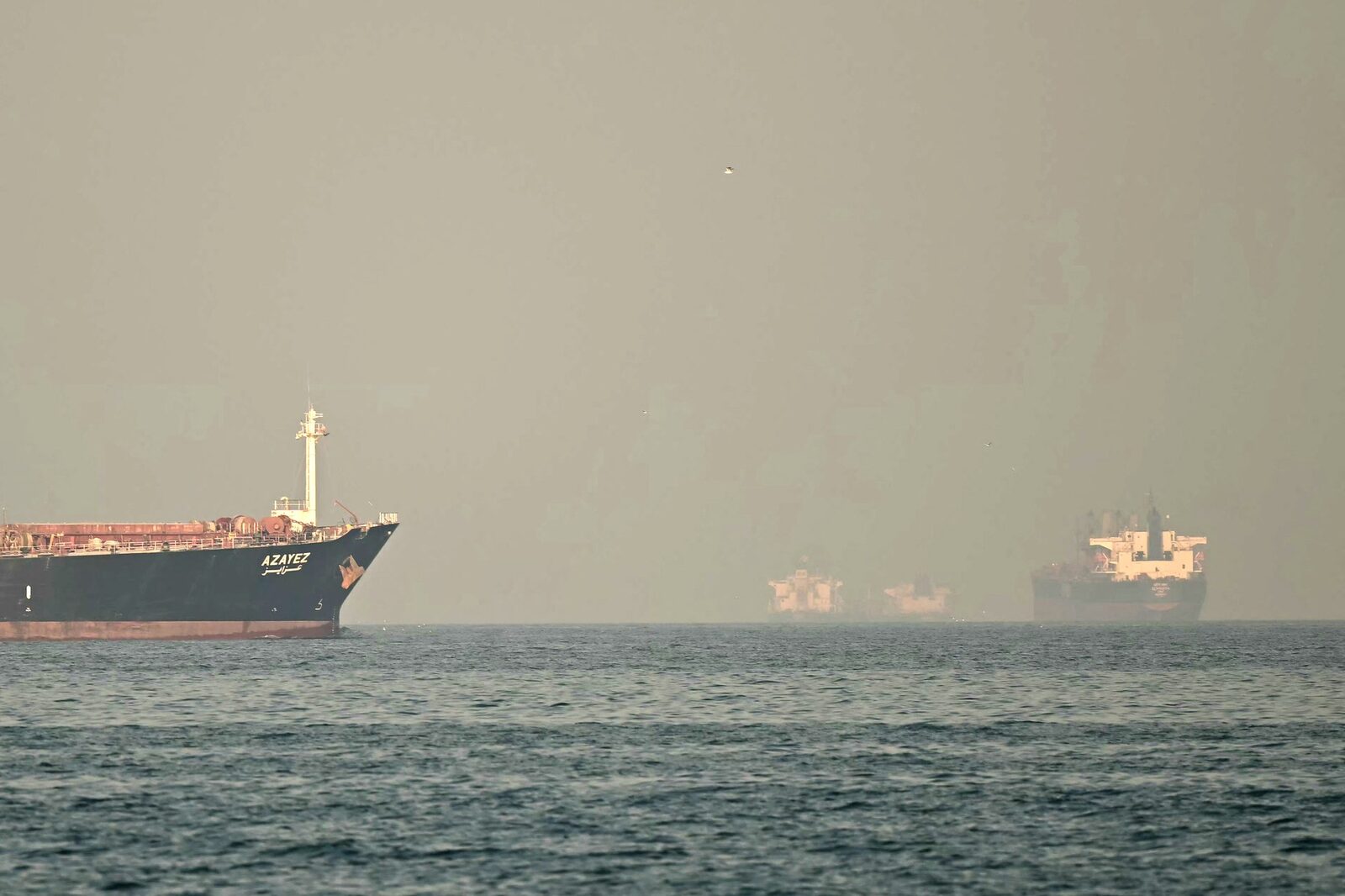 Petrolul, în cădere liberă după anunțul Iran asupra Strâmtorii Ormuz