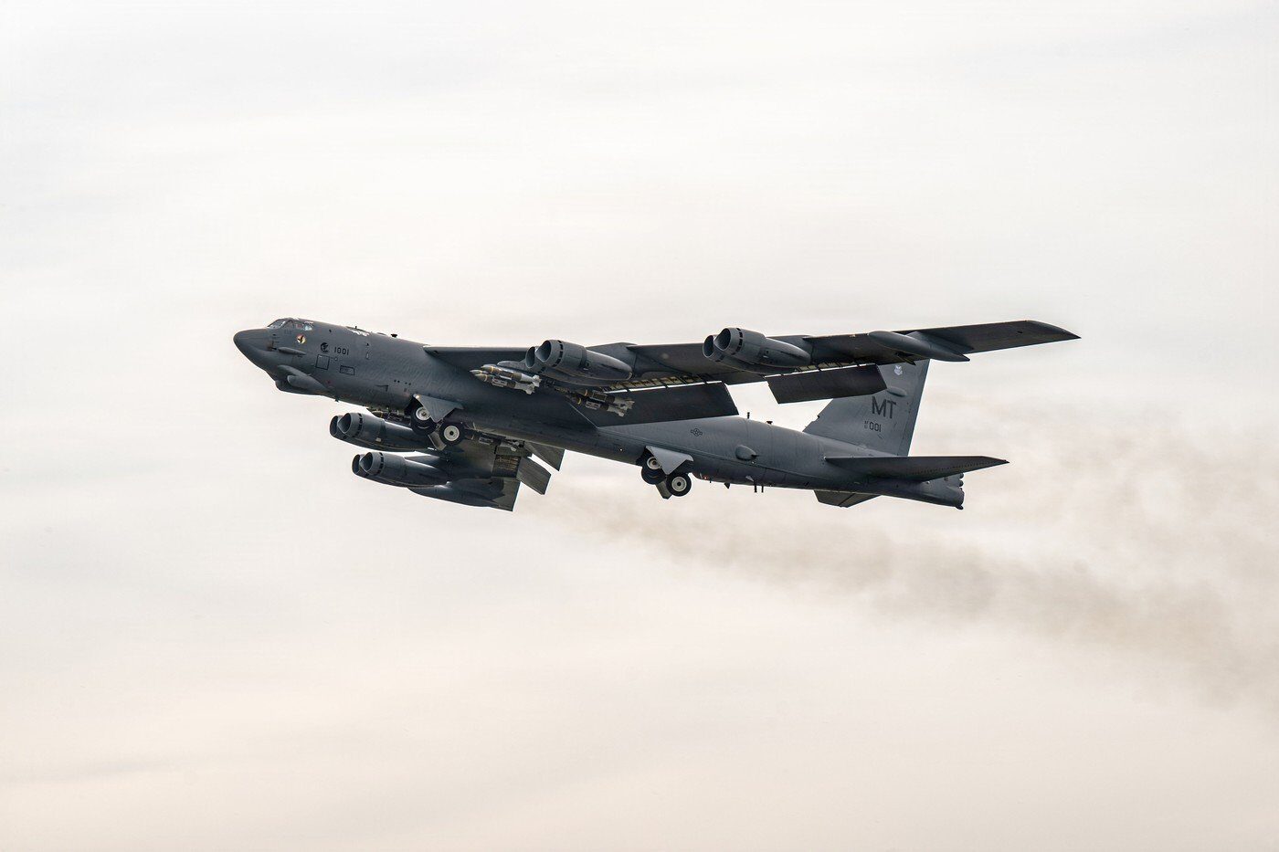 De ce mai zboară bombariderul B-52, „bătrânul” de 70 de ani al SUA?