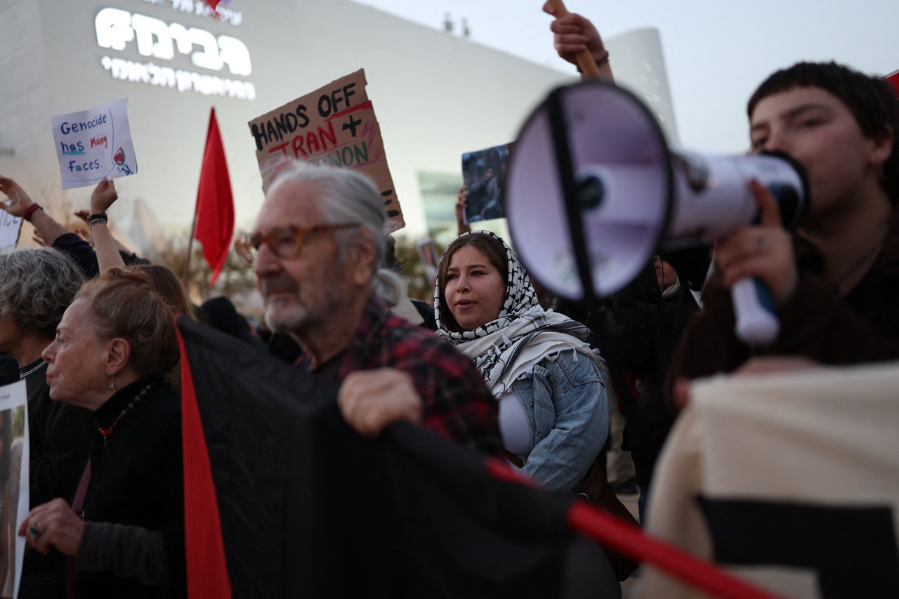 Peste o mie de oameni, la tel aviv, protestează împotriva războiului cu iranul și hezbollah