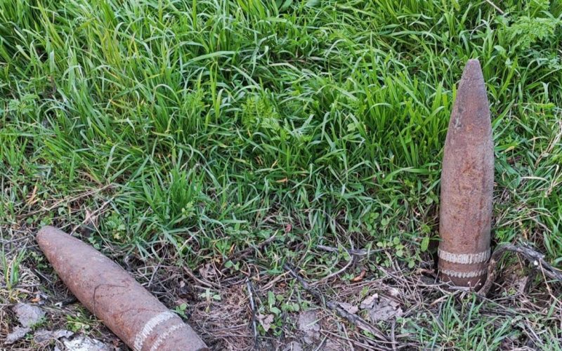 Proiectile neexplodate, descoperire șoc într-un sat din Galați