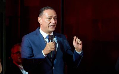 Foișoarele lui Băluță, jalnice: Design cu țevi și tablă, cât o garsonieră!