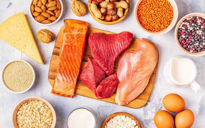 Proteinele și vârsta: Ce greșeli te îmbătrânesc și cum le eviți