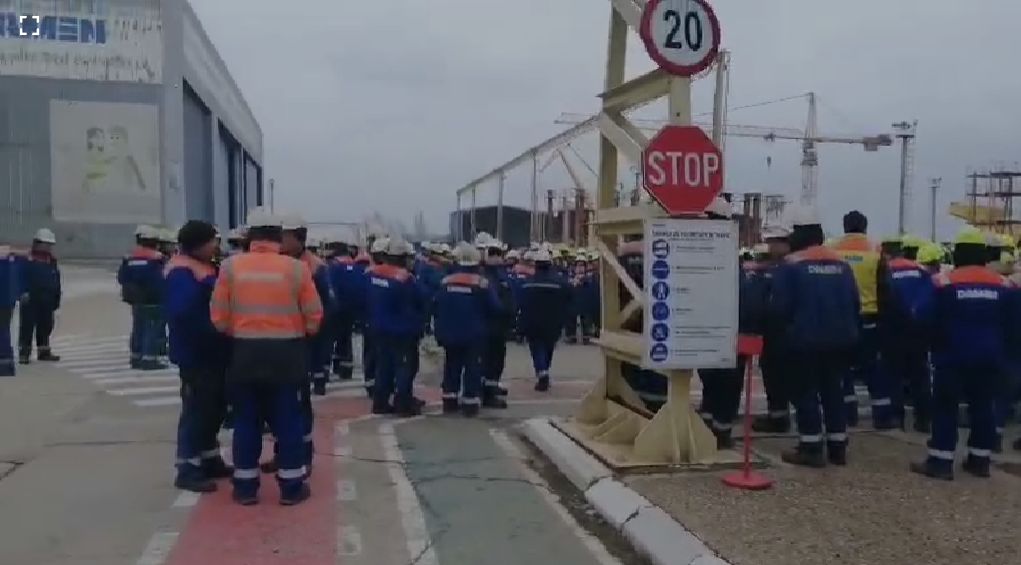 Mii de angajați de la Damen Mangalia, Liberty Galați și Romaero primesc salariile restante înainte de Paște Aproximativ 4.700 de angajați de la Damen Shipyards Mangalia, Liberty Galați și Romaero vor primi salariile restante înainte de sărbătorile pascale
