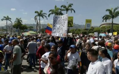 Poliția din Venezuela a recurs la gaze lacrimogene pentru a dispersa protestatarii care cereau creșteri salariale în fața palatului prezidențial Miraflores, conform informațiilor din spațiul public