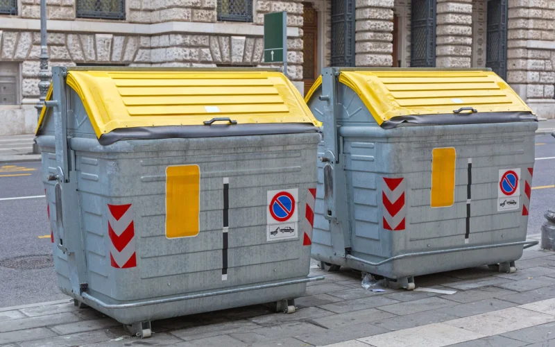 Amenzi de 2.342 de lei pentru românii care nu respectă noul sistem de colectare a deșeurilor