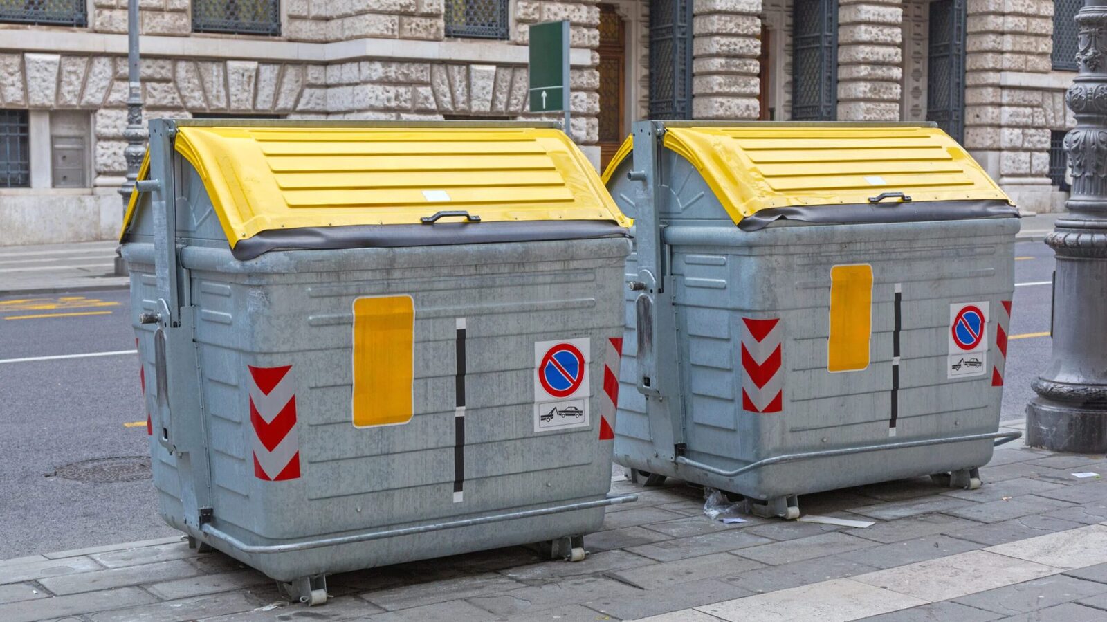 Amenzi de 2.342 de lei pentru românii care nu respectă noul sistem de colectare a deșeurilor