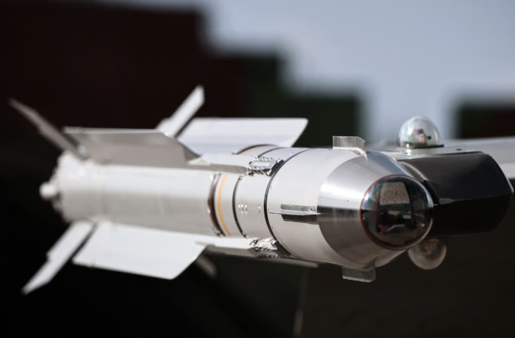 Franța bagă 280 mld € în apărare: Drone kamikaze și rachete, prioritatea nr 1