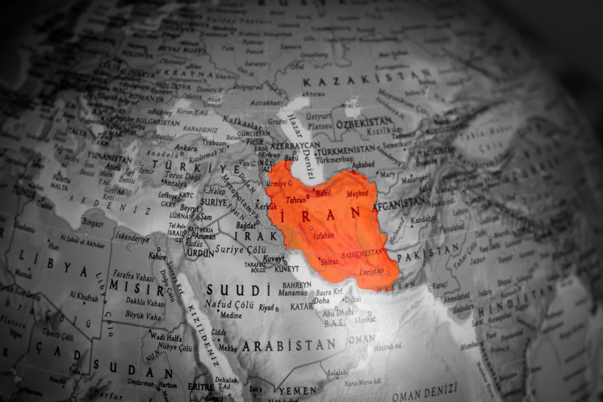 Războiul din Iran: Petrolul nu e singura victimă. Alimente și medicamente, în pericol