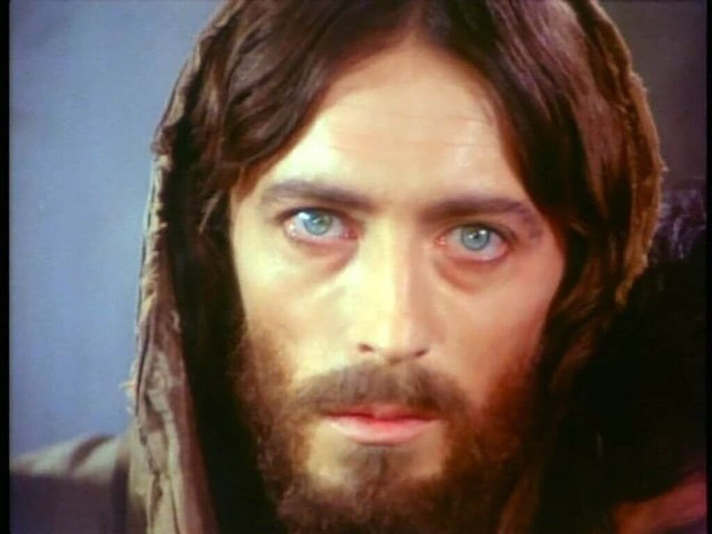 Blestemul lui Iisus: Actorul Robert Powell, la un pas de moarte pe cruce
