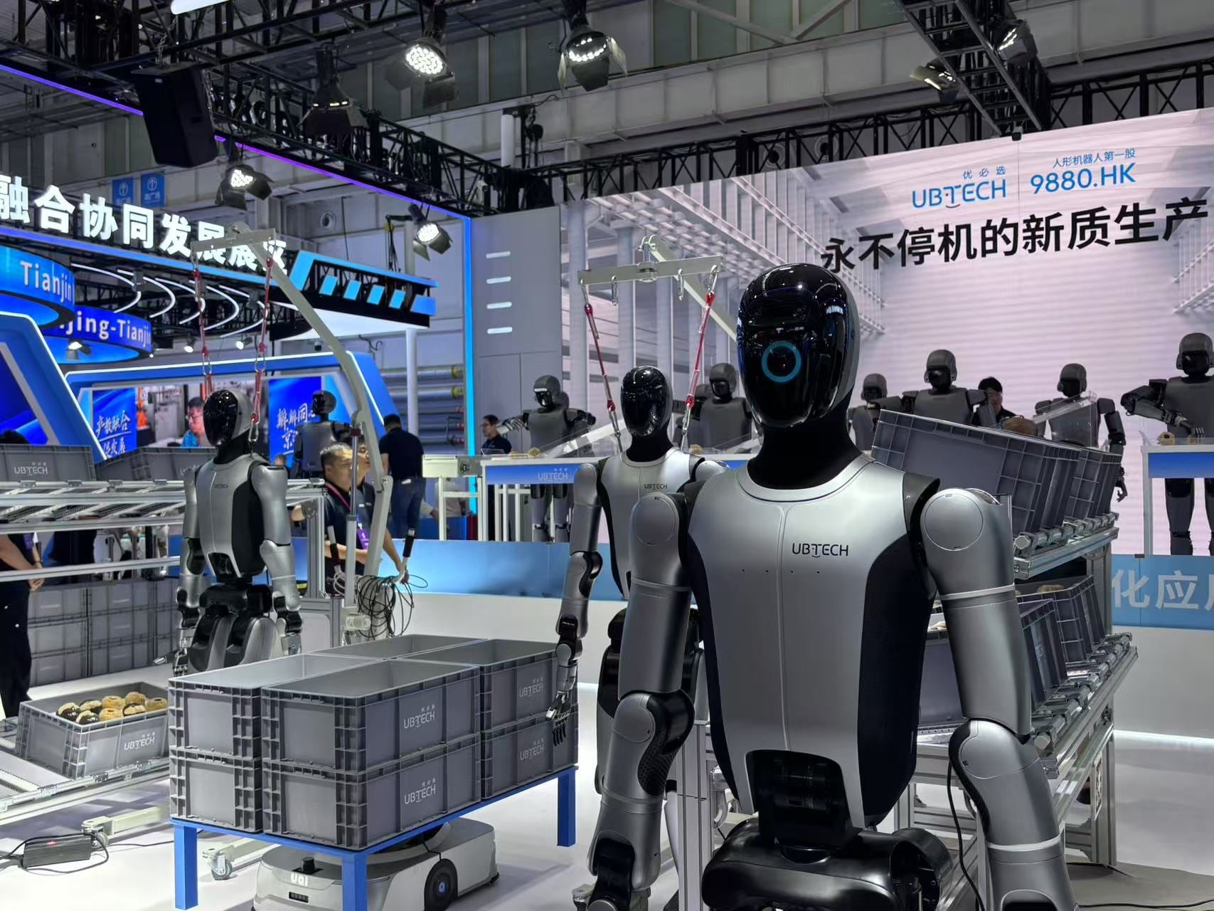 Salariu de 18 milioane dolari în industria roboților: Oferta șoc a unei companii din chine