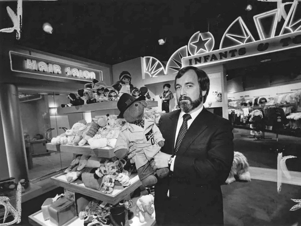 De la un student din Stanford la un imperiu de 6,3 miliarde dolari. Cine sunt fondatorii Victoria’s Secret