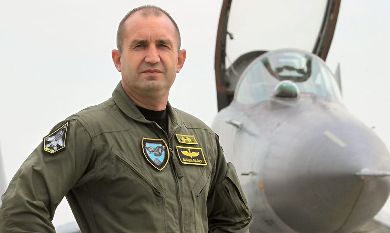 Război politic la Sofia: Partidul lui Rumen Radev, victorie categorică la parlamentare