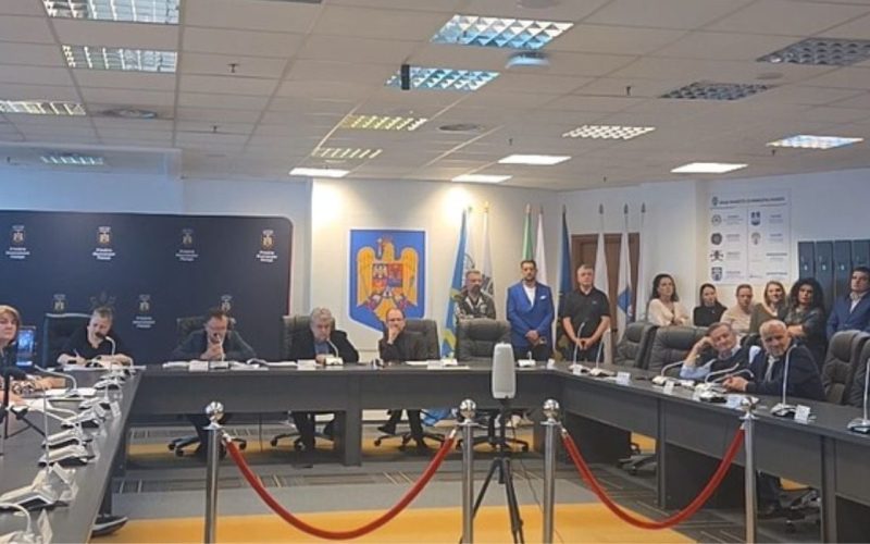 Ședință-SCANDAL la Ploiești: Ceartă pe tăieri de posturi în Primărie