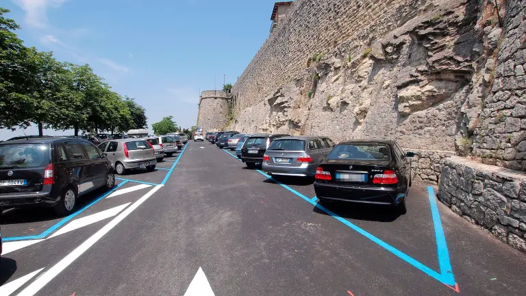 Pumn pentru un loc de parcare: Scandal pe stradă