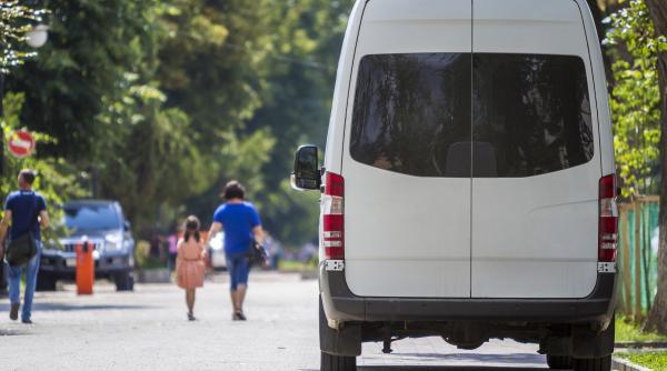 Microbuze electrice: Ministrul Educației, despre licitații trucate: „Cine a greșit, plătește”