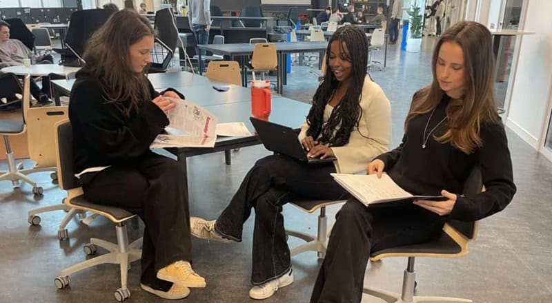 Suedia renunță la digital în școli: Manualele și scrisul revin, alfabetizarea în joc