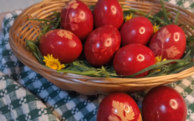 Vopsirea ouălor de Paște: Secretele bunicilor cu coji de ceapă și sfeclă