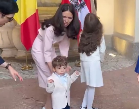 Nicuşor Dan: Fiica vrea să fie „personajul negativ”, nu zâna bună!