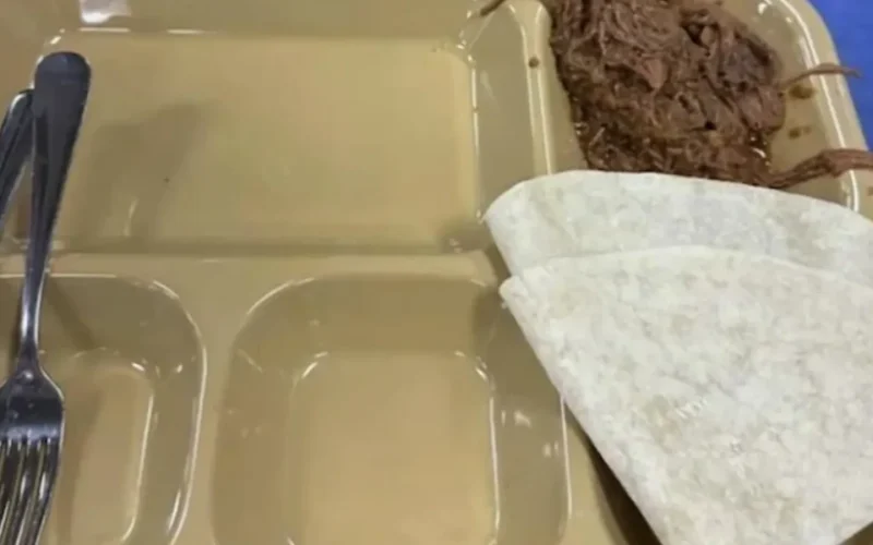 Imagini șocante cu Marina SUA: Tăvi goale. Iranul râde de Trump și soldații flămânzi