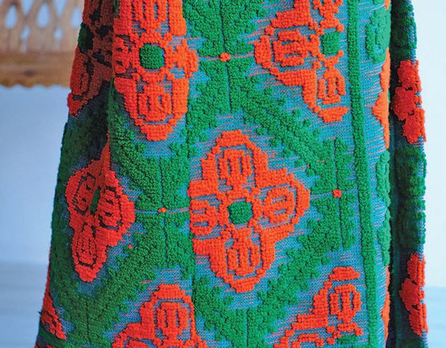 Brandurile românești renasc: Costume naționale, de la tradiție la „cool”!