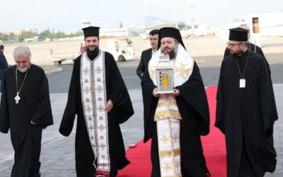 Sfânta Lumină de la Ierusalim a ajuns în România: „Izvor de bucurie și viață”