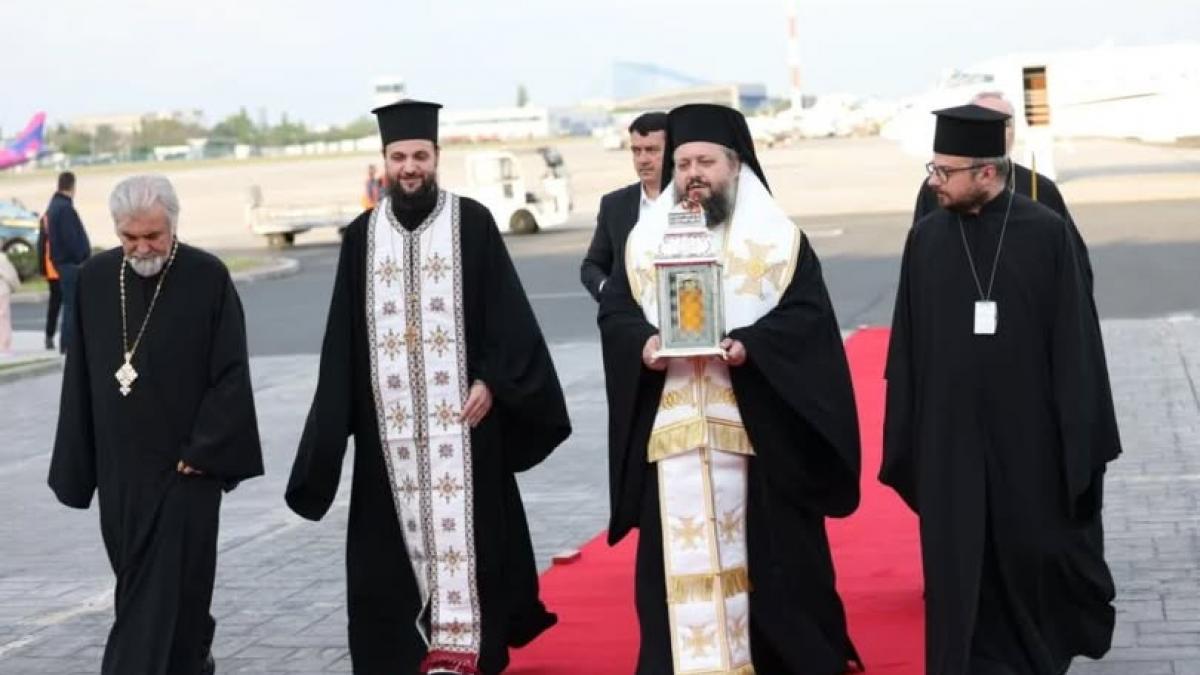 Sfânta Lumină de la Ierusalim a ajuns în România: „Izvor de bucurie și viață”
