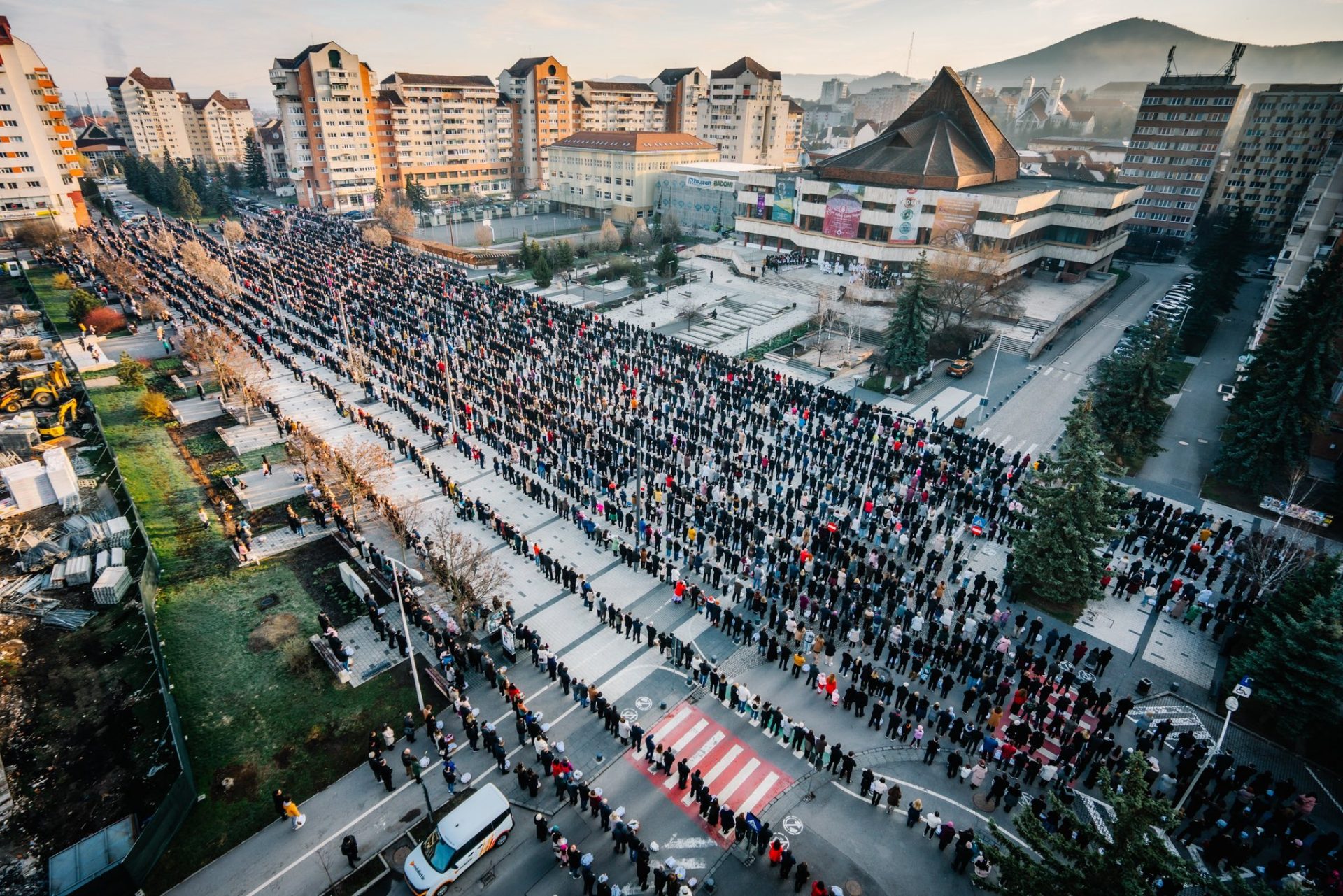 Imagini de poveste la miercurea ciuc: Sfințirea bucatelor de paște, un obicei viu