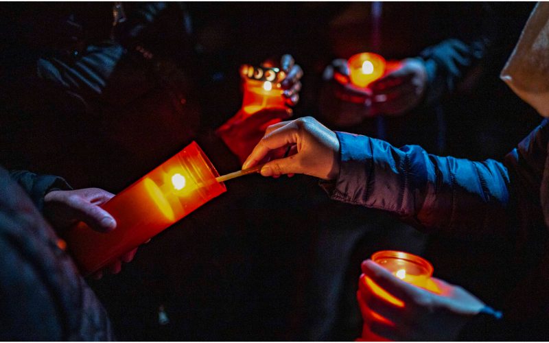 De ce sărbătorim Paștele la miezul nopții? Explicațiile a doi preoți despre Înviere