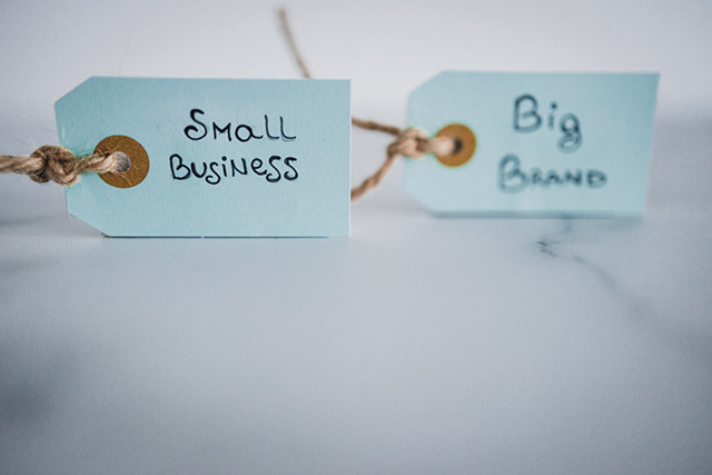 Bătălia Brandurilor: Localii „David” vs. Gigantii Globali „Goliath” în România