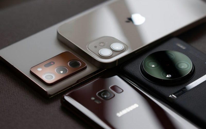 Piața de smartphone-uri, pe creștere la început de 2026, cu obstacole