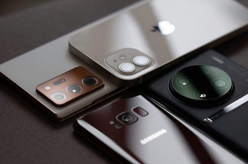Piața de smartphone-uri, pe creștere la început de 2026, cu obstacole