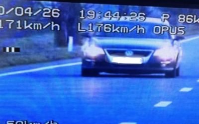 Șoferiță, prinsă cu 176 km/h în Constanța: „Se ard cozonacii!”