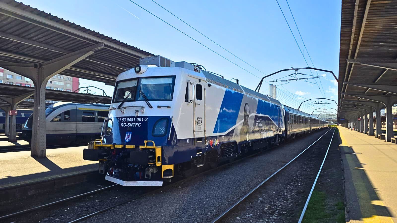 O nouă locomotivă modernizată de Softronic Craiova, finanțată prin Planul Național de Redresare și Reziliență (PNRR), a intrat în exploatare comercială, marcând un pas important în modernizarea transportului feroviar românesc
