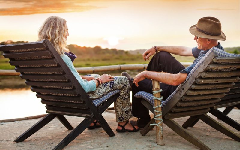 Criza limbajului: Românii vorbesc tot mai puțin, arată studiul recent