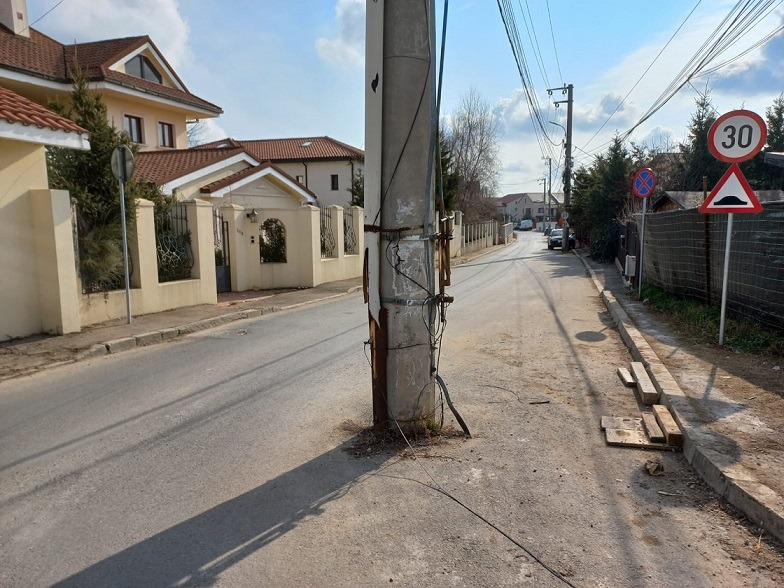 București: Primăria începe demolarea stâlpilor vechi de iluminat