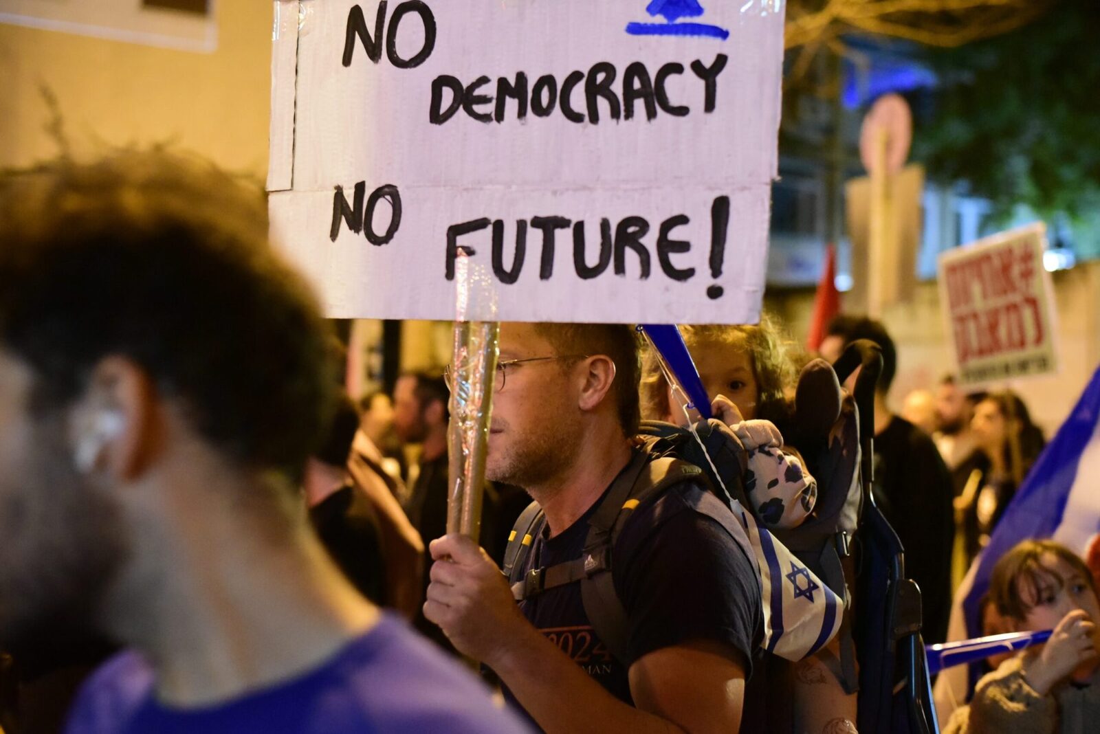 nn Indicele global al democrației a crescut ușor, marcând o posibilă pauză în declinul global