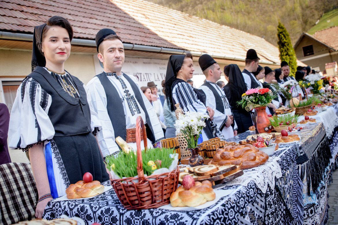Statu la vase: Tradiția de Paște revine în FORȚĂ în România