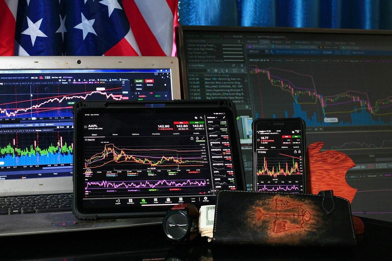 Prețul petrolului s-a prăbușit cu aproape 15% miercuri, după anunțul președintelui american DONALD Trump privind un armistițiu cu IRANUL și implicarea SUA în Strâmtoarea Ormuz