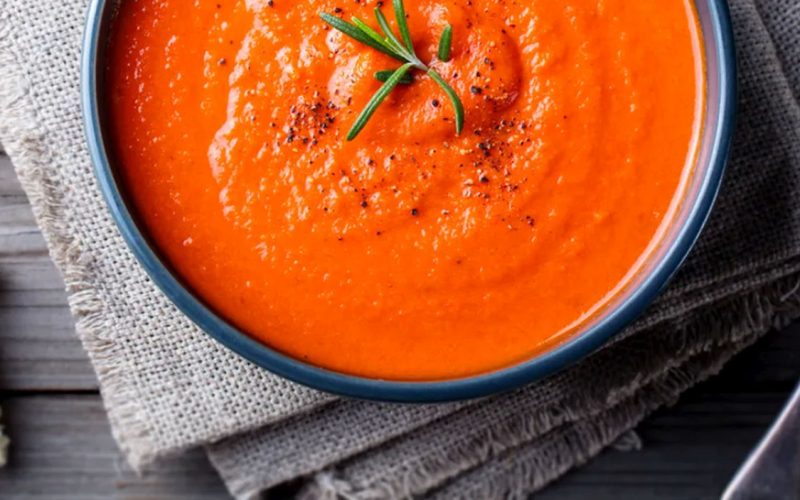 Supă cremoasă cu feta la cuptor: Rețeta rapidă și delicioasă!